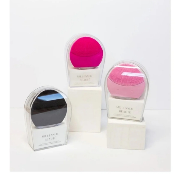 Face Cleansing Vibrating Exfoliator
W/tatcha clean - Picture 4 of 6